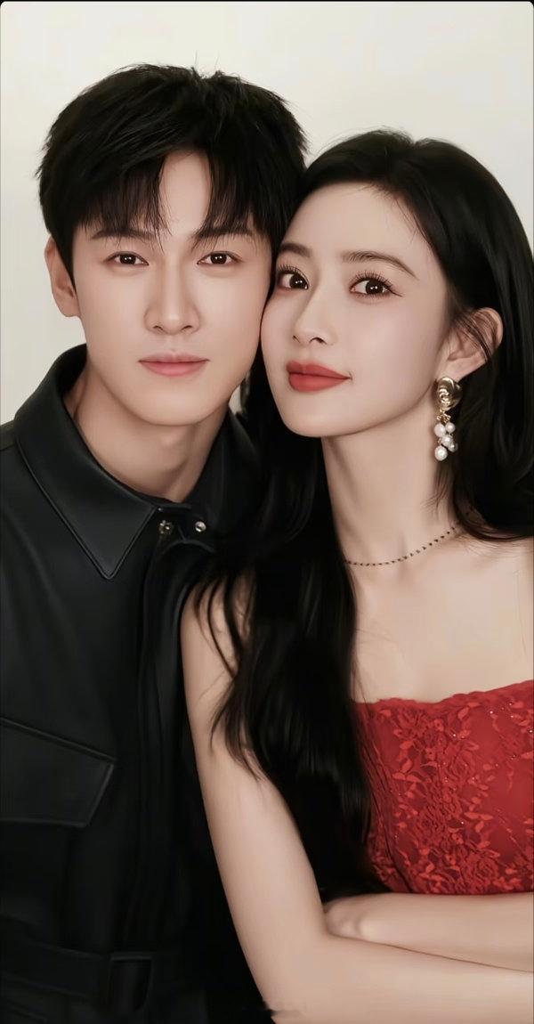 #李昀锐孟子义中间只避嫌了一段时间#
二搭剧《尚公主》开启宣传，昀牵孟绕热度重回顶峰。曾经有过一段避 嫌 期，现在同框状态十分自然。接下班、玩碰 碰车、细心照顾咳嗽的孟子义，各类路透刷屏。一旁蔡文静吃瓜的画面也成名梗，CP粉狂欢，唯粉纠结，大家都在观望二人后续与剧集播出反响。 ​