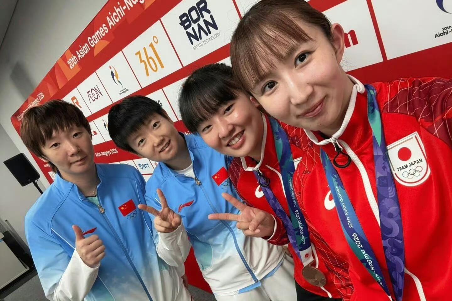窝家乖囡囡合照就没输过 ​
