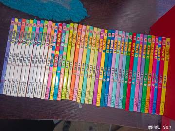 爆笑校园初三时候收了一套（当时应该到22左右），读了高中带去给新同学看...