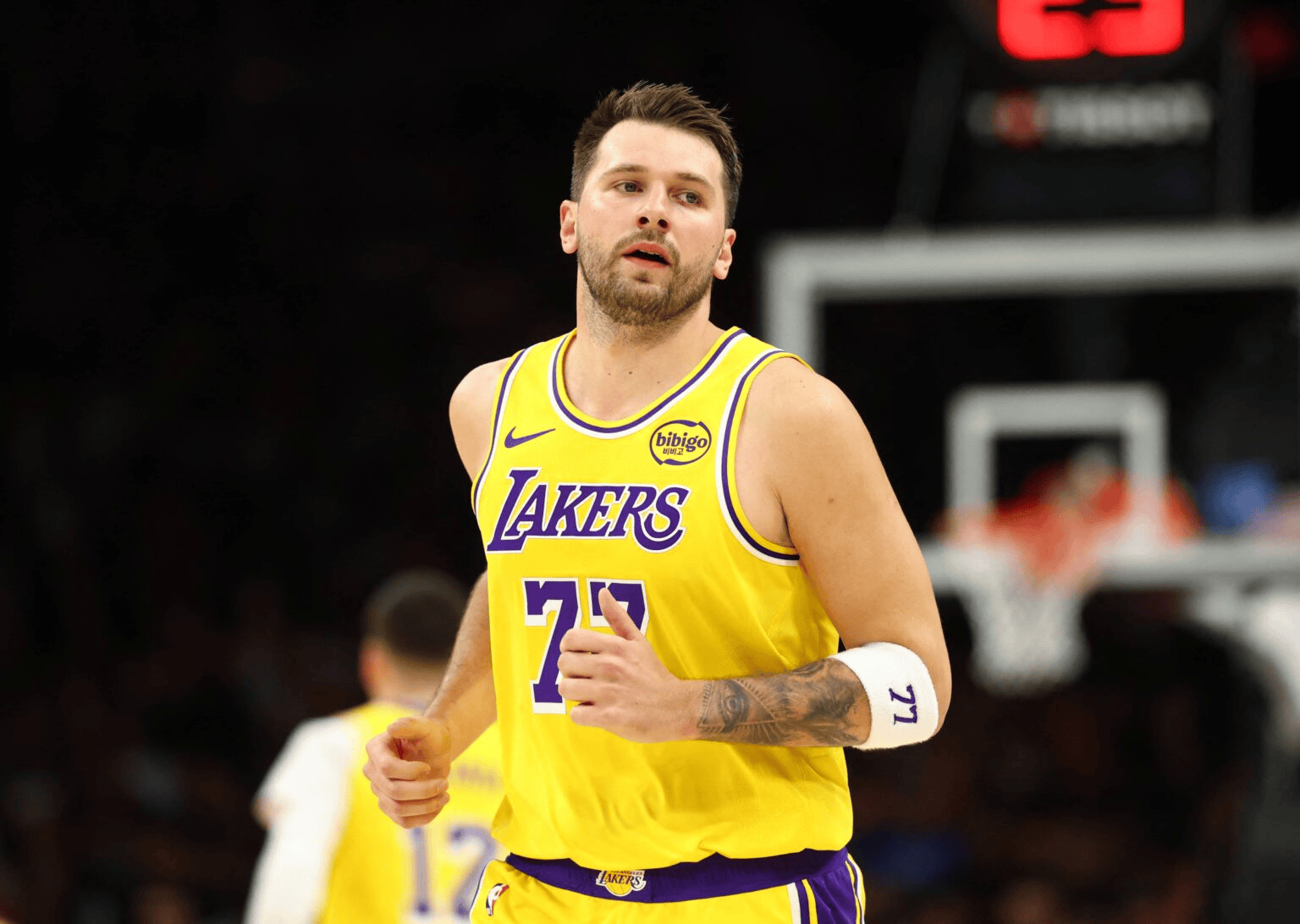 好久没有看NBA了，真的感觉好多球员都不认识了，96黄金一代早已退出江湖，03白金一代独木苦撑，09白银一代也寥寥无几。眼下联盟的门面担当还是不确定，我比较喜欢文班、东契奇icon还有独行侠的小弗拉格，大家有比较喜欢的新星吗？可以留言讨论