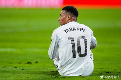 皇马队史长河当中，能够单赛季场均进球突破1球的球员寥寥无几，近65年时...