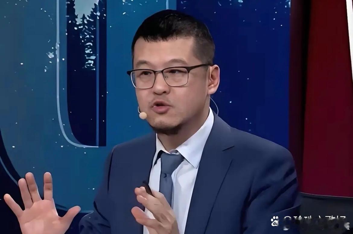 杨毅敢说真话！怒斥饭圈：幻想李梦打世界杯，纯属做梦
知名篮球评论员杨毅最新电台节目直言不讳，撕开了中国女篮当下的真实困境，同时怒批网络饭圈乱象。他直言：因李梦落选而辱骂宫鲁鸣的，完全是饭圈思维，幻想李梦还能出战本届世界杯，更是纯粹做梦。
杨毅表示，上届女篮能拿银牌，核心在于外线群星 ​