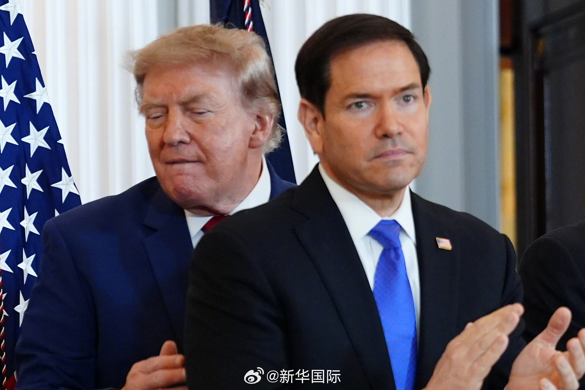 #鲁比奥称美国暂不打击伊朗#【美媒：鲁比奥称美国暂不会对伊朗发动新打击】据美国阿克西奥斯新闻网站25日援引美官员和消息人士的话报道，美国国务卿鲁比奥近日告诉多名美盟国外长，美国预计暂时不会对伊朗发动新的打击，当前重点转向包括经济制裁在内的其他施压手段。
据消息人士透露，鲁比奥在与多名 ​