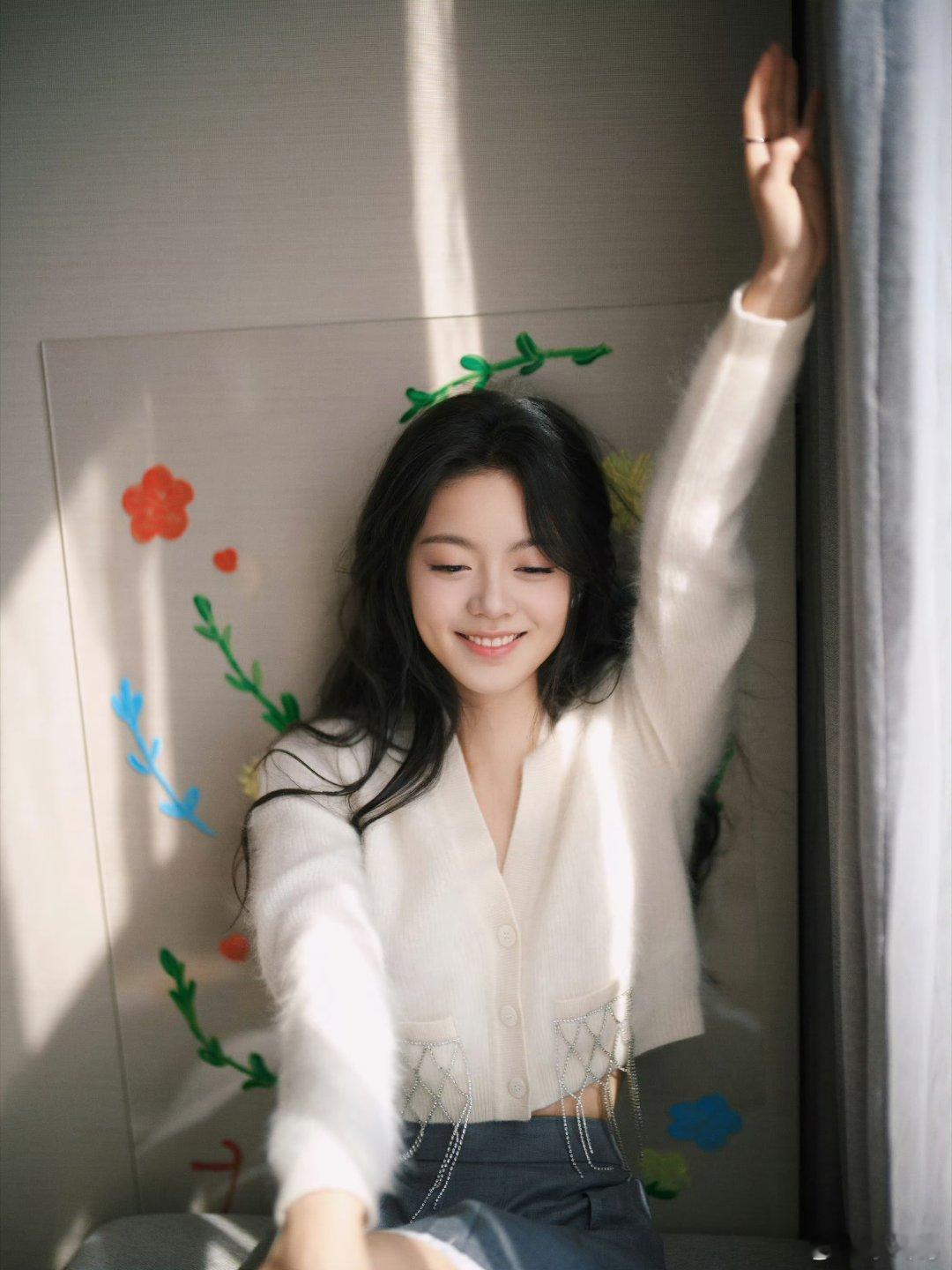 #赵今麦[超话]# 女孩我保证你是天使 只是这世界偶尔有点坏 ​