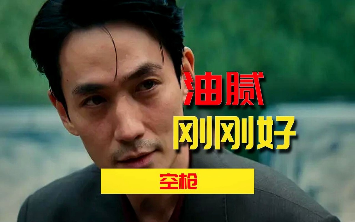 演了七年低成本配角，朱一龙硬是熬出了头。

在这个圈子，想红容易，想一直红太难。他偏偏选了最笨的办法。

刚毕业那些年，他在各种剧里打转，台词神态一点点磨。后来《镇魂》火了，《知否》也让人记住了他。

大家以为他要吃电视剧红利，他转头去了电影圈。在《人生大事》里剃寸头演殡葬师，彻底抛开包袱。再往后的