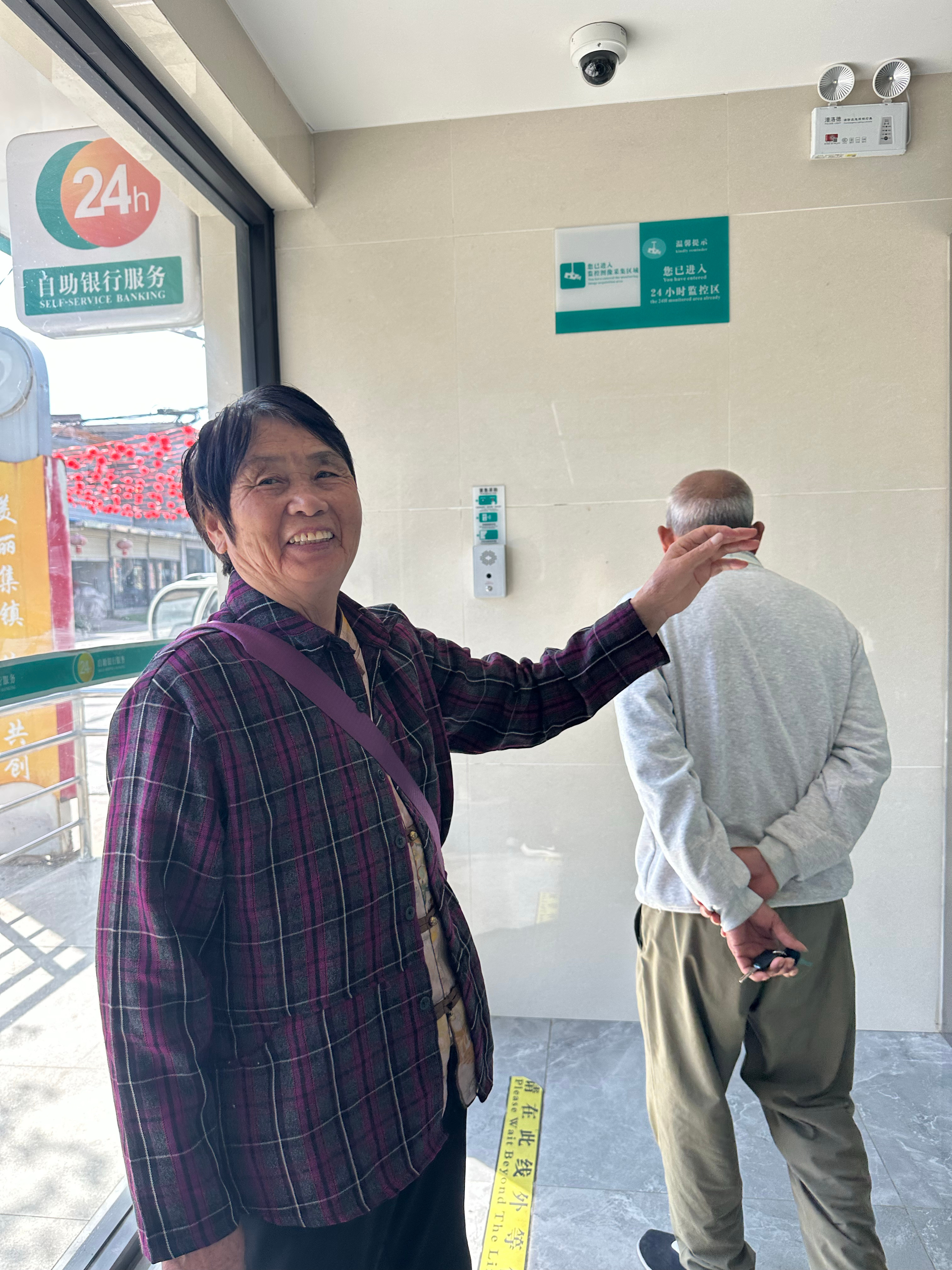 第五篇成功日记
❶早上吃了姥姥做的红糖鸡蛋
❷又晒了一个小时太阳
❸去纸店存取钱
❹给了姥姥四百
❺早上5:30感知到不对立马起床

起来收拾了一下又一觉睡到9:30😜

吃完早餐去厨房放碗，真好，干净了不少。

午饭吃的面条，是买的面条，很好吃，薄薄的，黏糊糊的，是小时候的味道。

今天的任务是 ​