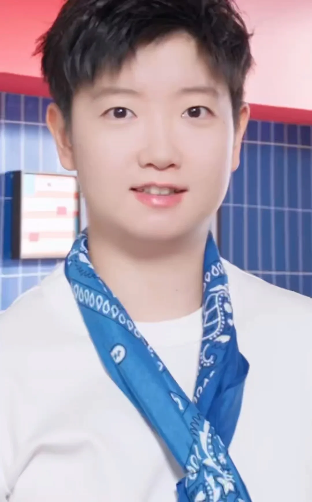 这个圆脸妹宝宝咪我大吸一口！！