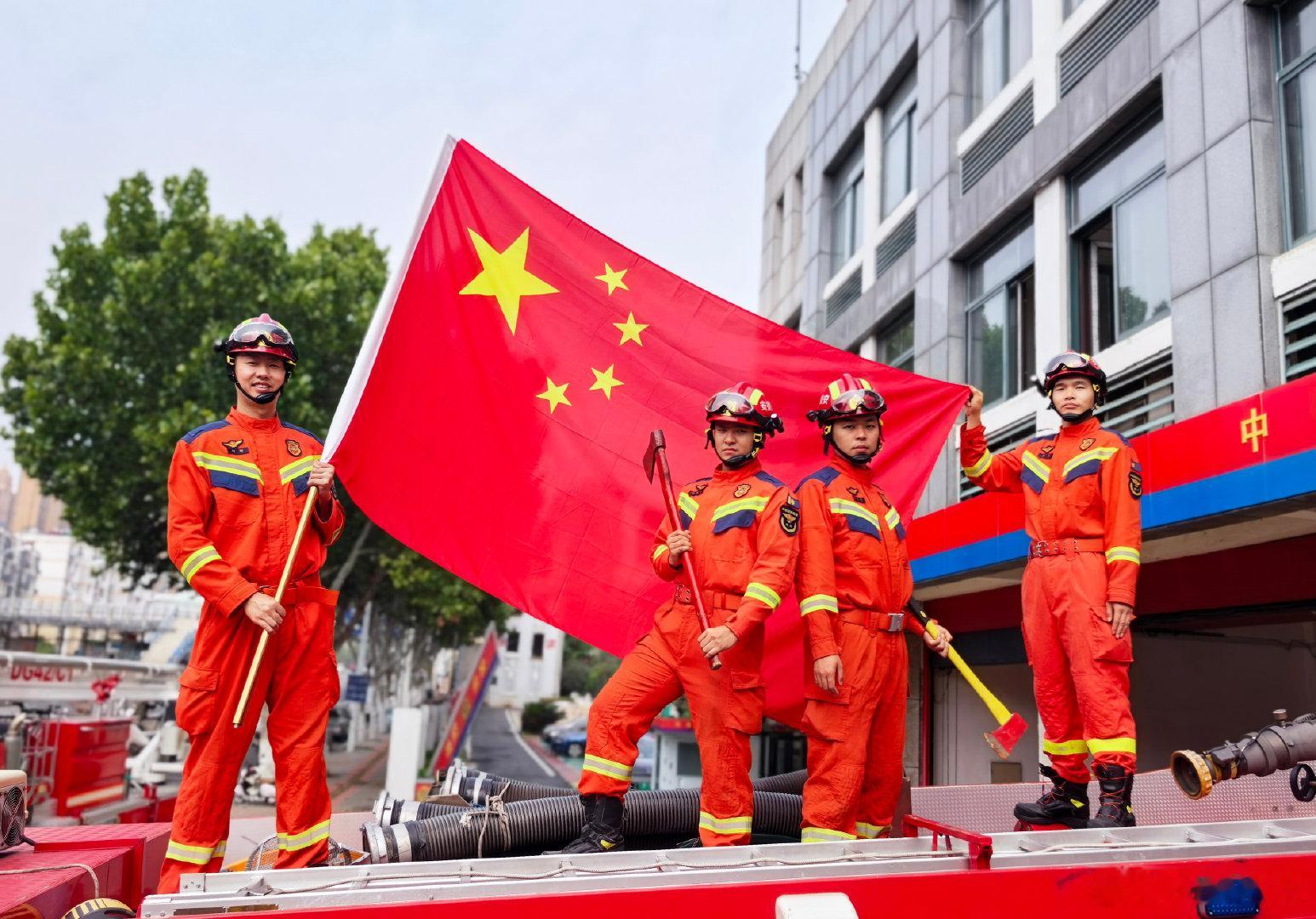 愿你在这个十月
心里装一个桃花源
无论怎样的境遇，都对生活充满热爱
晚安[月亮] ​