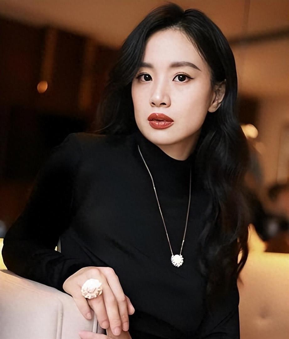 耍大牌惨遭封杀，为求机会拍裸戏上位！如今31岁靠谭松韵再度翻红 ​