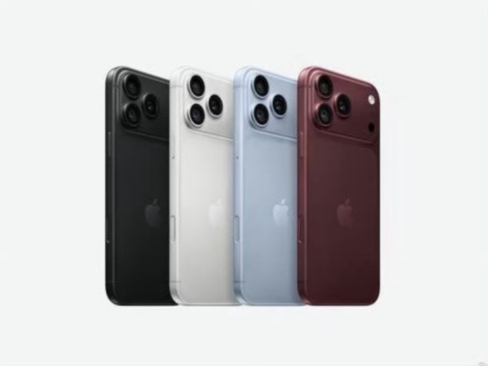 苹果客服回应称公司暂未收到相关通知，但如属实这批落海的iPhone不会二次流入市场，消费者不必担心收到泡水机；而网传“海面漂满iPhone”画面被指含有AI生成内容。  一、沉船事件经过- 时间地点：