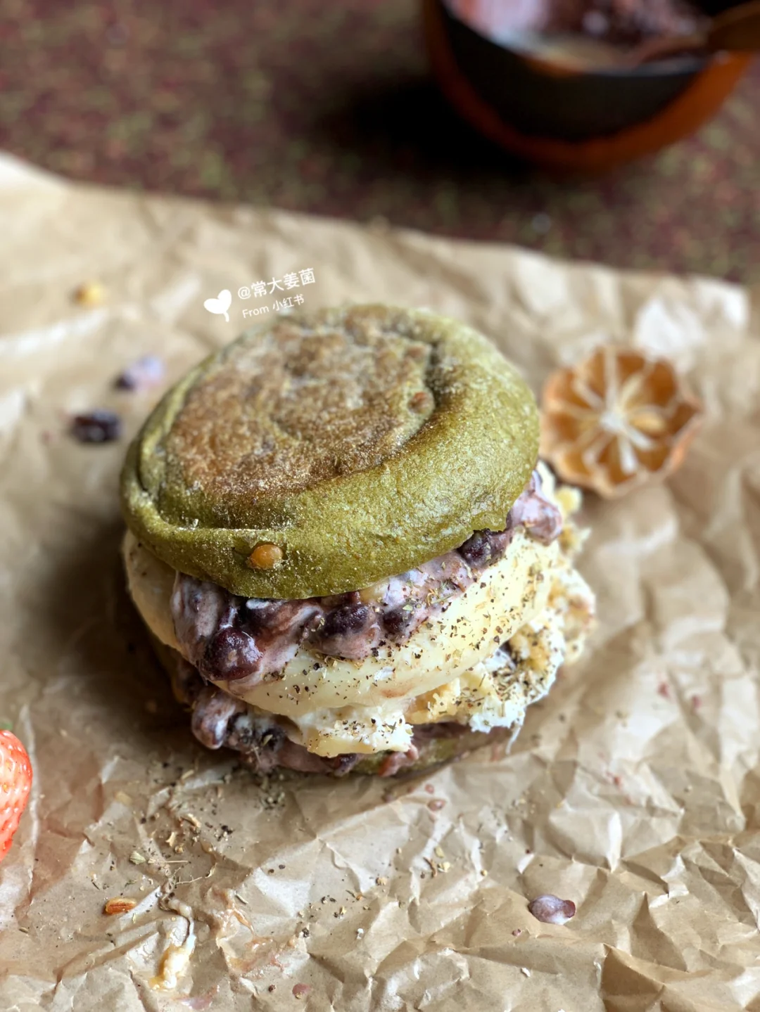 菠菜麦芬三明治：红豆酱&流儿布里奶酪🧀🥬