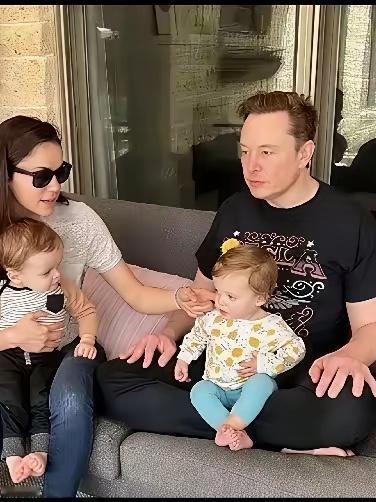马斯克身边的女人
一个比一个条件好
可谁也没能把他留下来。
​这次分手的还是他身边那位高管，两个人一起生了四个孩子，人前也没少一起露面。
​我心里一直有个预感，后头这位也留不住，接着还得换。
​能站到他身边的女人哪个是差的，学历资源一样不缺，最后还是一样走。
​我一直觉得不是她们配不上 ​
