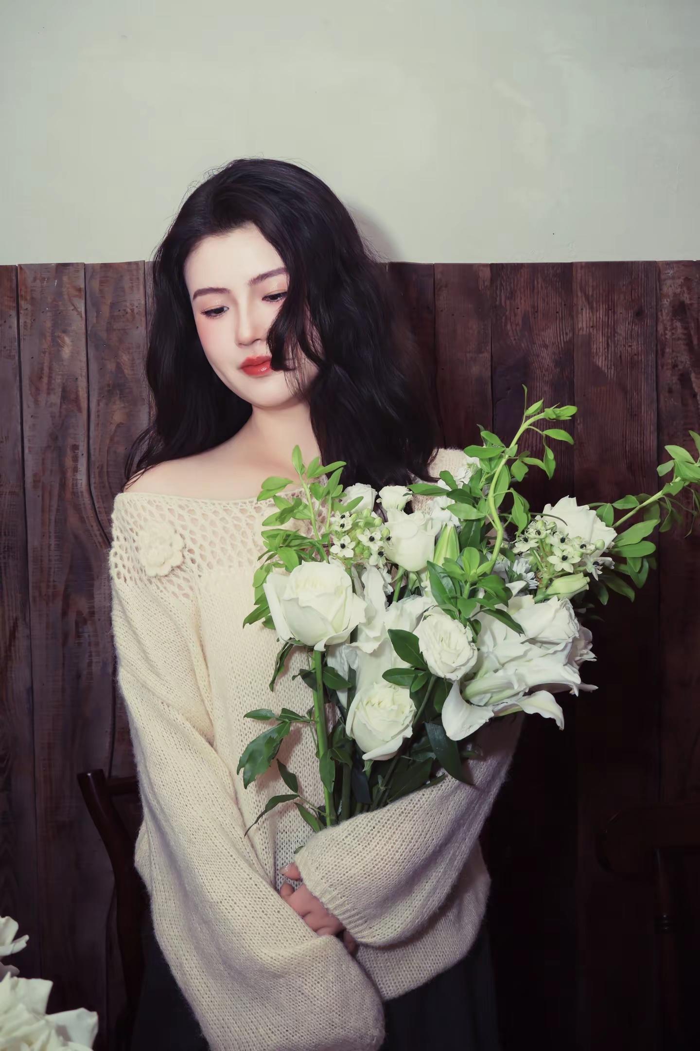 在洪雅拍到的温柔小姐姐。镜头里面留住的不止是现在