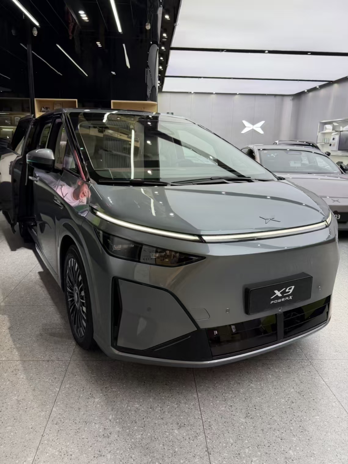 小鹏X9，家用MPV的长处与小短板