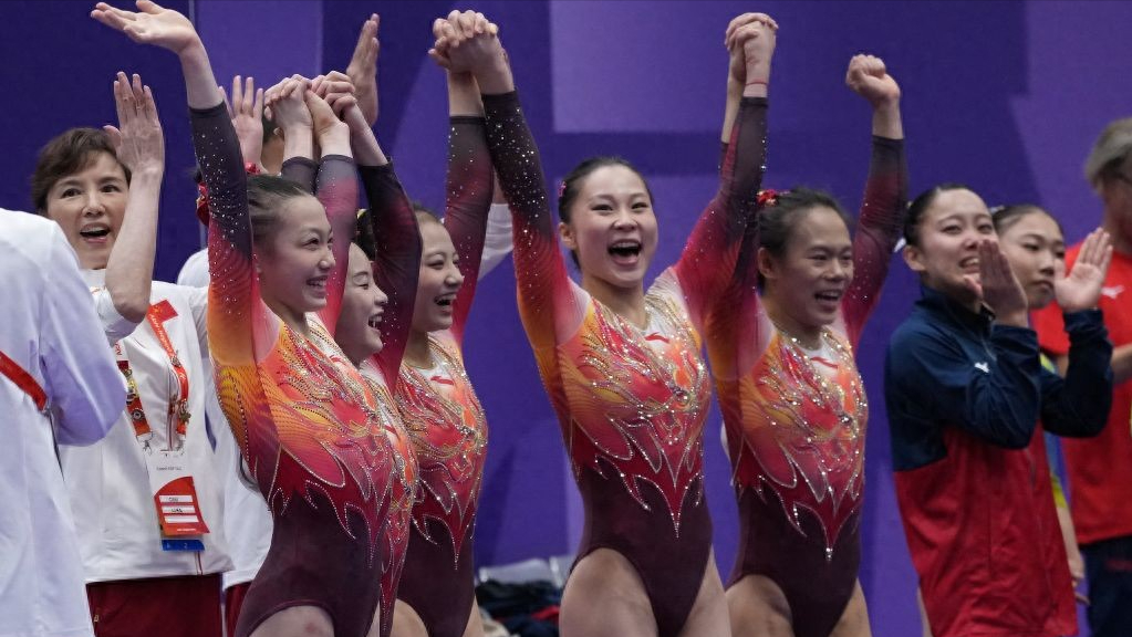 14连冠！中国体操女队的统治力，真是恐怖如斯啊！！！！
从1974年第一次参加亚运会到现在，中国体操女团在亚运赛场上，就没让这块金牌旁落过。
昨天女团决赛，柯沁沁、张清颖、邱祺缘、张怡涵、杜思雨出战，以166.462分夺冠，实现亚运女团14连冠！男团也不遑多让，255.095分夺冠，达成三连冠、队史