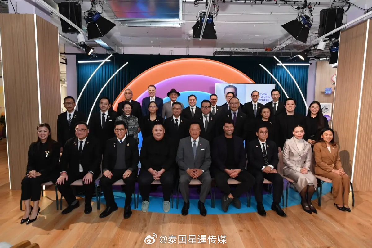 #泰国星暹新闻# 【阿努廷总理亲邀Canva落户 设东盟第二个区域总部】

2026年8月18日，总理阿努廷率领由公共和私营部门代表组成的代表团访问澳大利亚悉尼，此行旨在深化两国在经贸与投资领域的合作。访问期间，阿努廷总理一行与全球科技巨头、数字设计平台Canva的创始人及高管举行了会谈，成为此次行程 ​