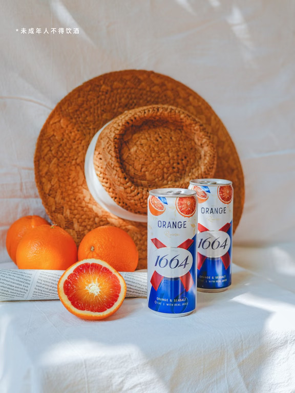 一口南法血橙，坠入蓝调编织的松弛夏日🍊