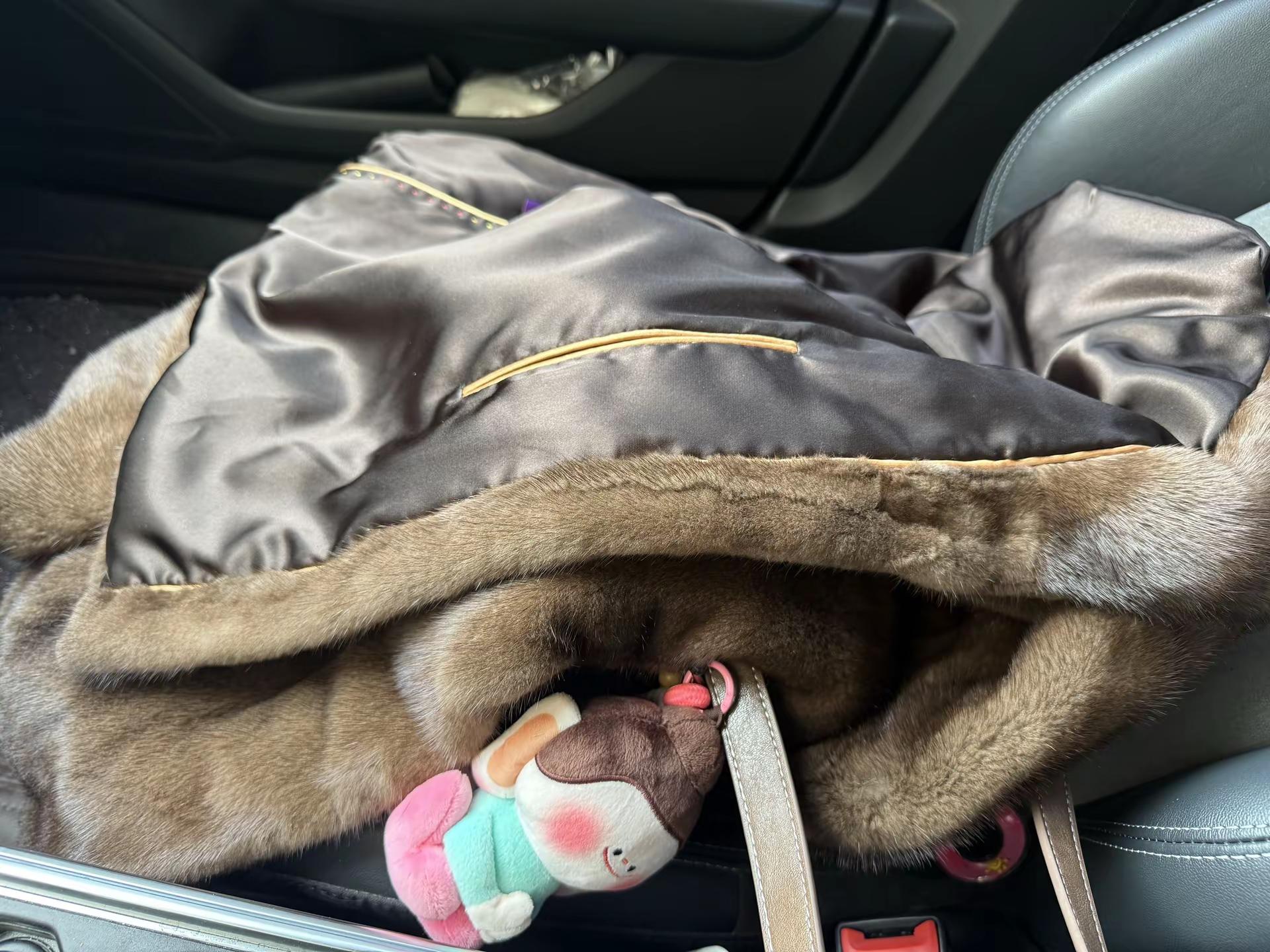 成熟女人三大标志：穿貂，买黄金，听凤凰传奇