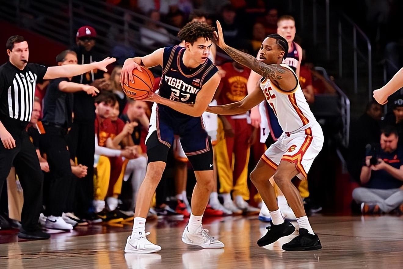 在今年的NBA选秀大会中，手握首轮第5号签的洛杉矶快船如大家意料之中地...