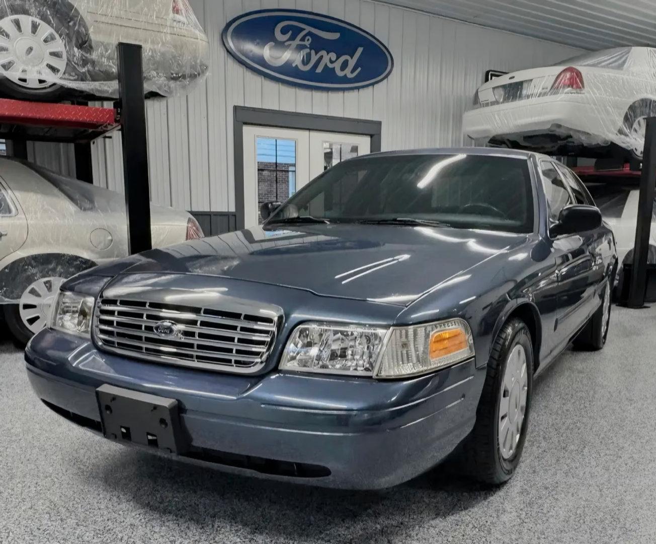 #好车分享# Ford Crown Victoria，全球任何地方都存在CV玩家，这就叫文化输出，虽然这台车在很多市场都没有销售过，但还是有无数人通过各种手段来想尽办法拥有这台车。 ​