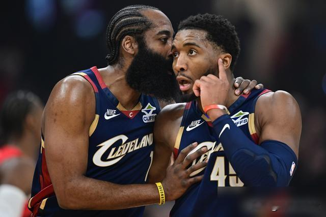 2024东部首轮季后赛离谱反转！真正对阵是绿军对热火、尼克斯对七六人...