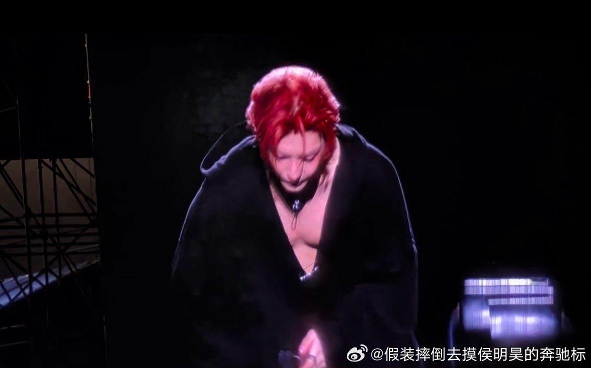 #侯明昊[超话]#  这大奔驰标[送花花]，我一定要去一次小猫哥演唱会！！！！ ​