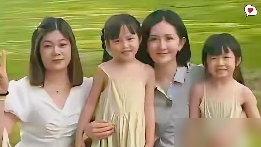 谢娜张杰带仨闺女出游，孩子正脸这回没捂住，被路人拍了个正着。
三个小姑娘站一块，眉眼鼻子跟张杰一个模子刻的，尤其那双眼睛，复制粘贴似的。评论区直接炸了，说张杰基因太霸道，谢娜纯属参与了一下。
要知道谢娜这些年把孩子藏得死死的，社交平台上连个背影都少见。这次估计是玩嗨了，没顾上挡。
前阵子她话剧