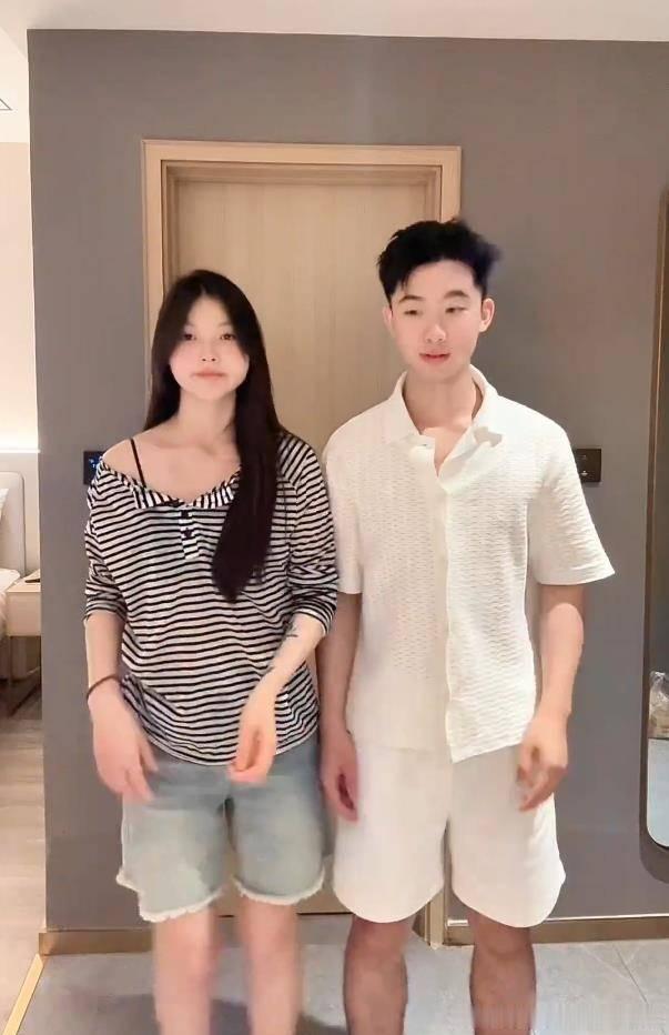 #李善宝小美时间线##李善宝小美分手#曾经跨国异地的甜蜜日常历历在目，一路走到现在官宣分手，翻看完整时间线，只剩满满的唏嘘，真心错付太让人意难平。 ​