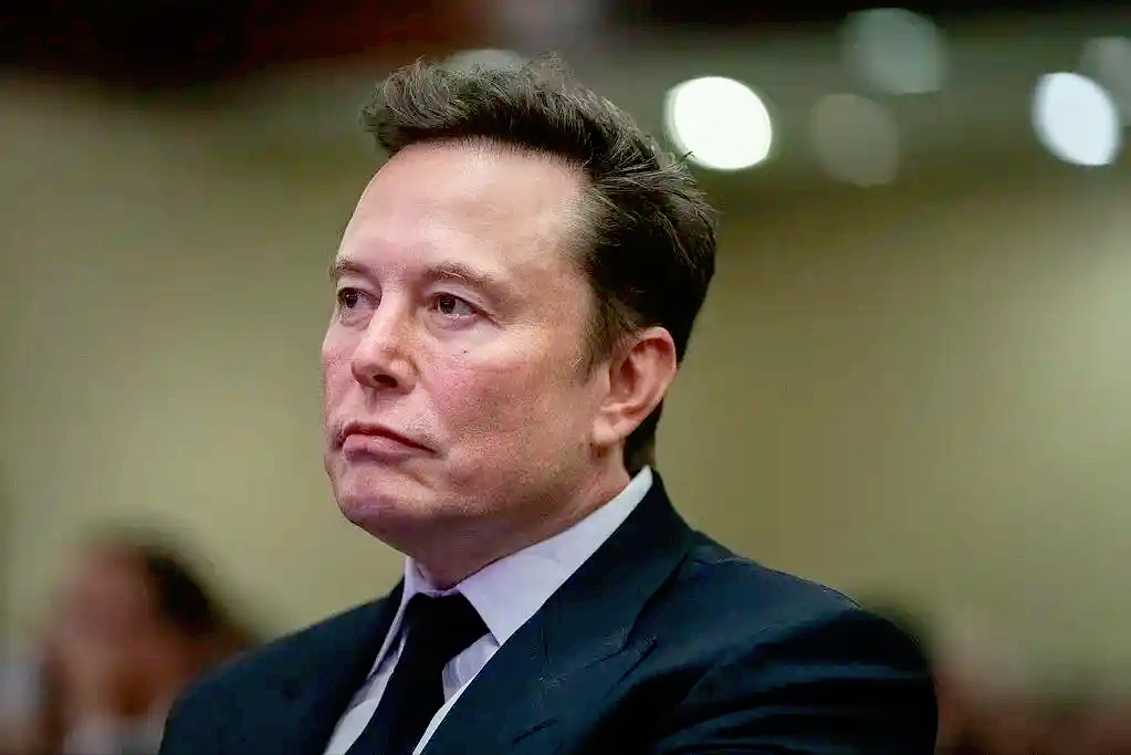 马斯克要给美国孩子送SpaceX股票，账面上百亿美元到手未必是现金
　　 
　　大家刷到这个事情了吗？按报道里的说法，马斯克宣布拟给全美每名儿童送一股SpaceX股票，按每股一百四十六美元左右算，覆盖七千多万孩子，账面价值一百亿美元上下。这个数字听着吓人，但先得看清是股票，不是现金。
　　第一，Sp