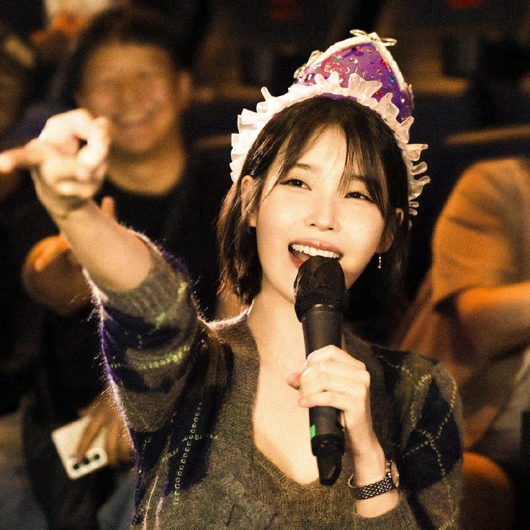 #IU[超话]#  
IU｜The cute girl 👑🐰🐶🎀 ​