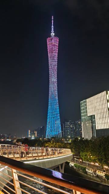 夜晚 微风 海心桥 广州塔