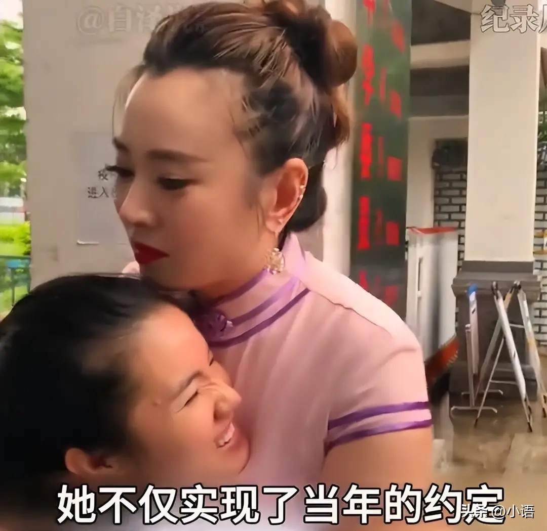 滤镜碎一地！晋妈一家现状曝光，曾经的温情早已不复从前
 
当初《变形计》出圈的暖心一家人，如今落到这般境地。
 
靠着优优的流量火起来的晋妈面馆，现在处境大不如前。网上差评刷屏，不少门店客流冷清，往日排队打卡的场面再也看不到。原本优优经常在店里出镜忙活，现在她已经搬出去独立生活，面馆也换了其他人帮忙