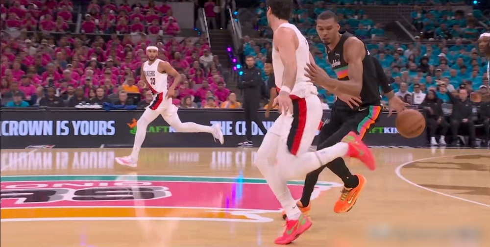 53秒，零数据。这就是杨瀚森的NBA季后赛首秀。 2026年4月20...