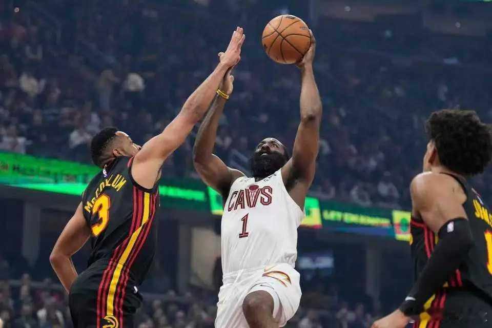 哈登复出21+5+4骑士险胜老鹰 米切尔31+7里程碑莫布利22+19...