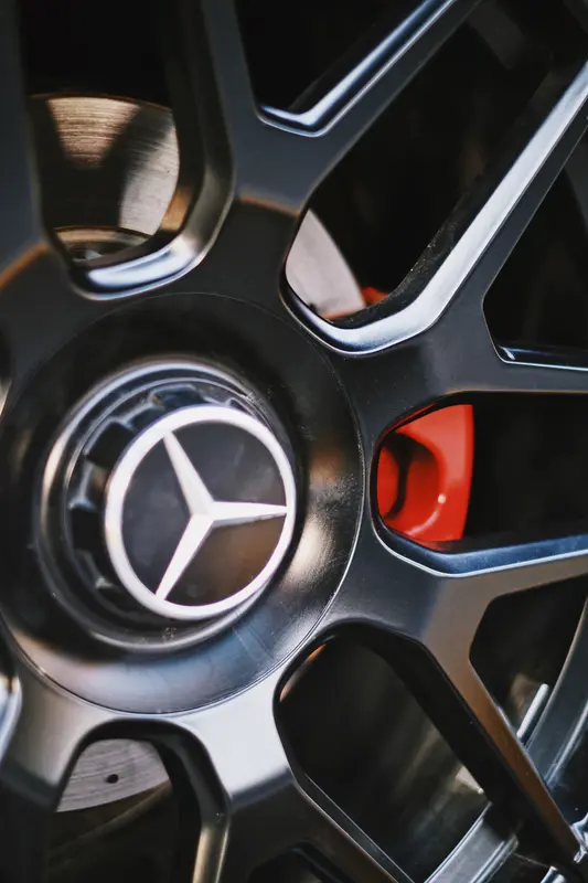 奔驰大范围调价 奔驰突然大范围调价， 这消息一出来就炸锅了。 2月1日...