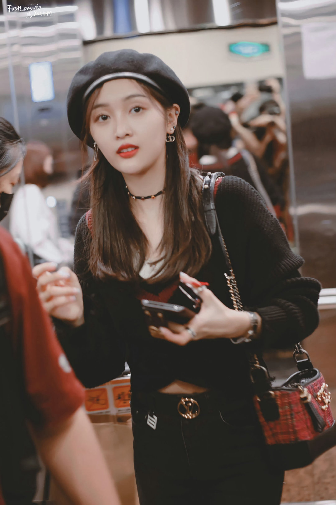#吴宣仪辛凌# 💙#吴宣仪叶星星# 

【180920  |  首都国际机场🛬 饭拍高清】

酷盖选，晚安✨

cr:logo😎​