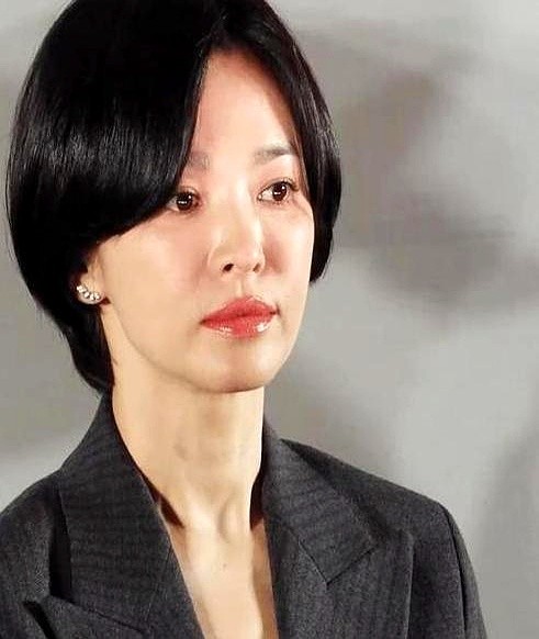 离婚对女明星来说，最怕的不是事业滑坡，而是情感的伤痕难以愈合。  宋慧...