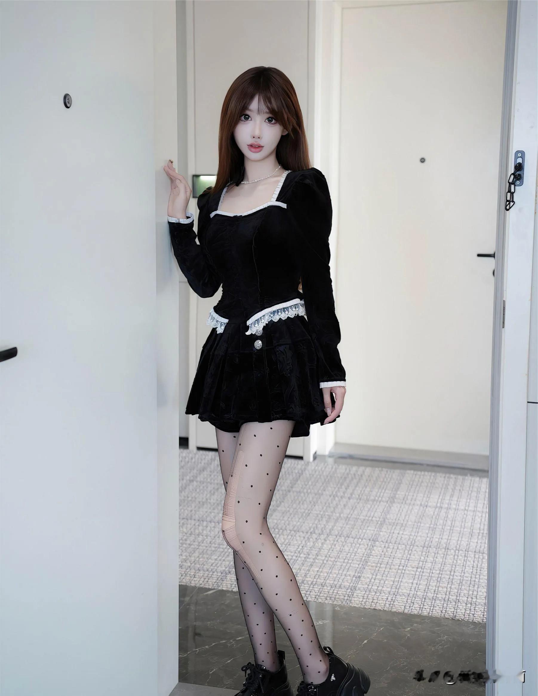 梦幻黑丝女仆装，甜美诱惑！👗✨ 甜妹。漂亮姐姐