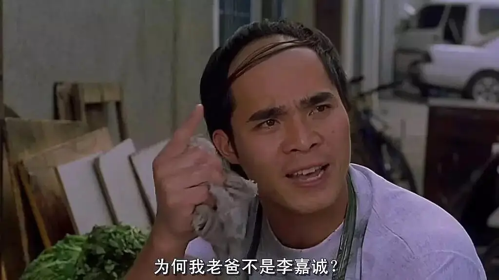 “嫁给李嘉诚家族”跟“给李嘉诚家族生孙子”是两码事！这个流行于香港富豪圈的小笑话，把梁洛施的人生困境说的明明白白了！请看:


梁洛施与李嘉诚儿子李泽楷虽然没有正式的婚姻关系，但竟然给他生了三个儿子，其中包括一对双胞胎（作为老光棍的老鬼表示，梁洛施真是一个英雄母亲啊！）

但李嘉诚却看不起梁洛施来自
