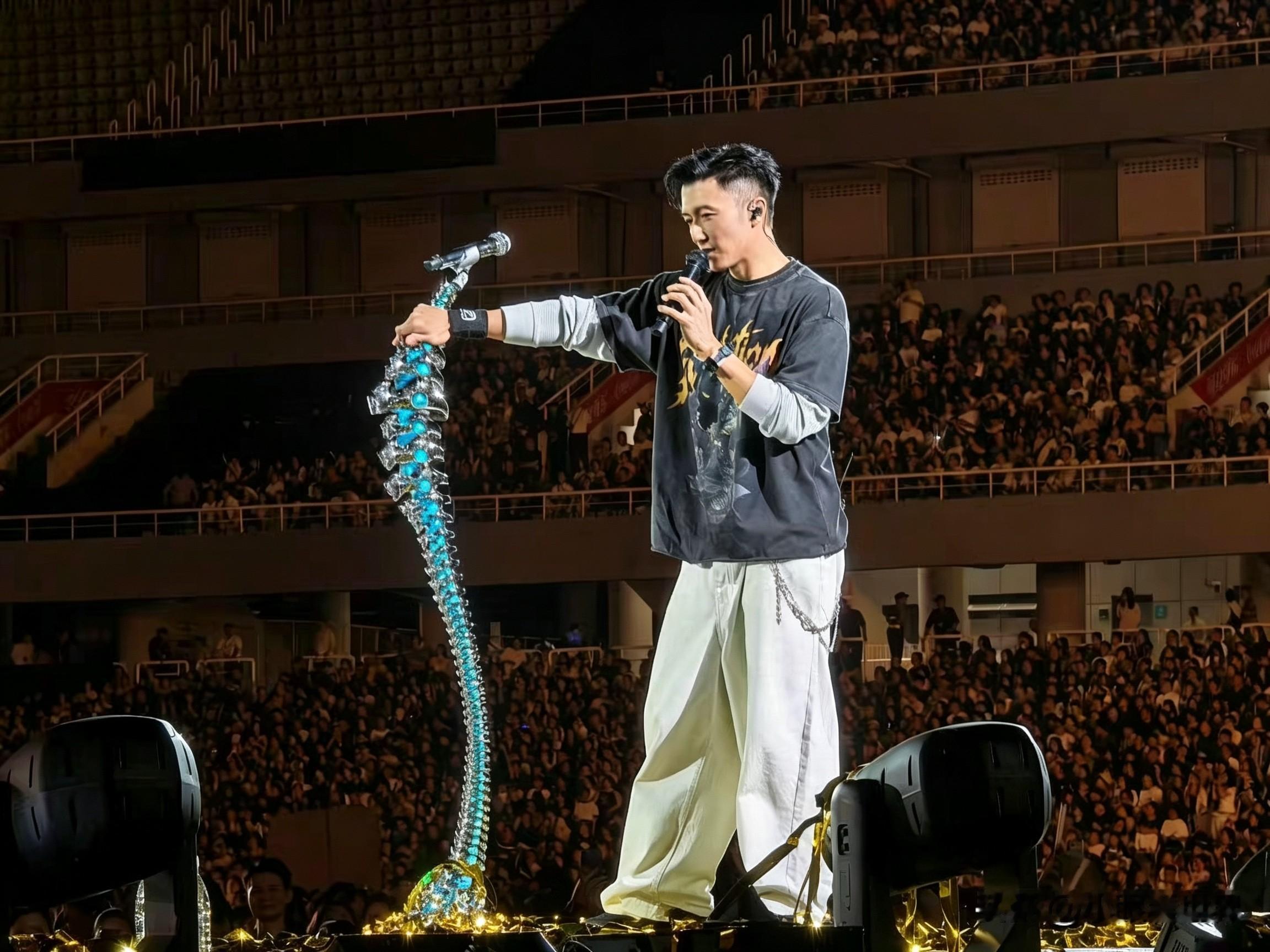 谢霆锋
歌手、演员
这个男人真的很帅