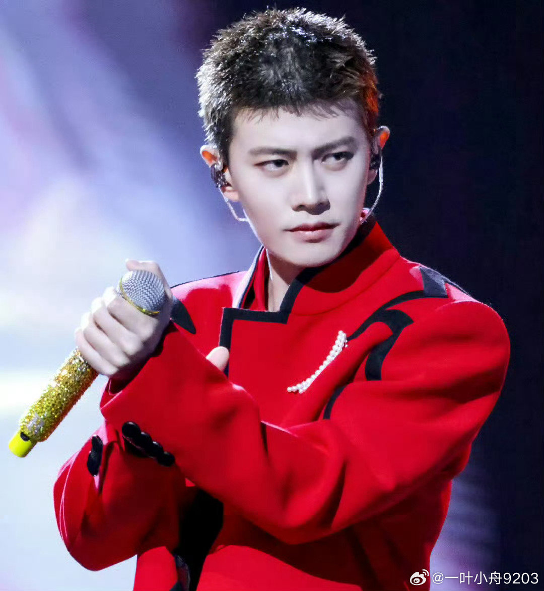 #任嘉伦[超话]# 
rjl#任嘉伦腾讯音乐娱乐盛典# 
rjl#任嘉伦x乐园音乐节# 
寸头任嘉伦又是一种帅！一任千面，每一面都很帅！​