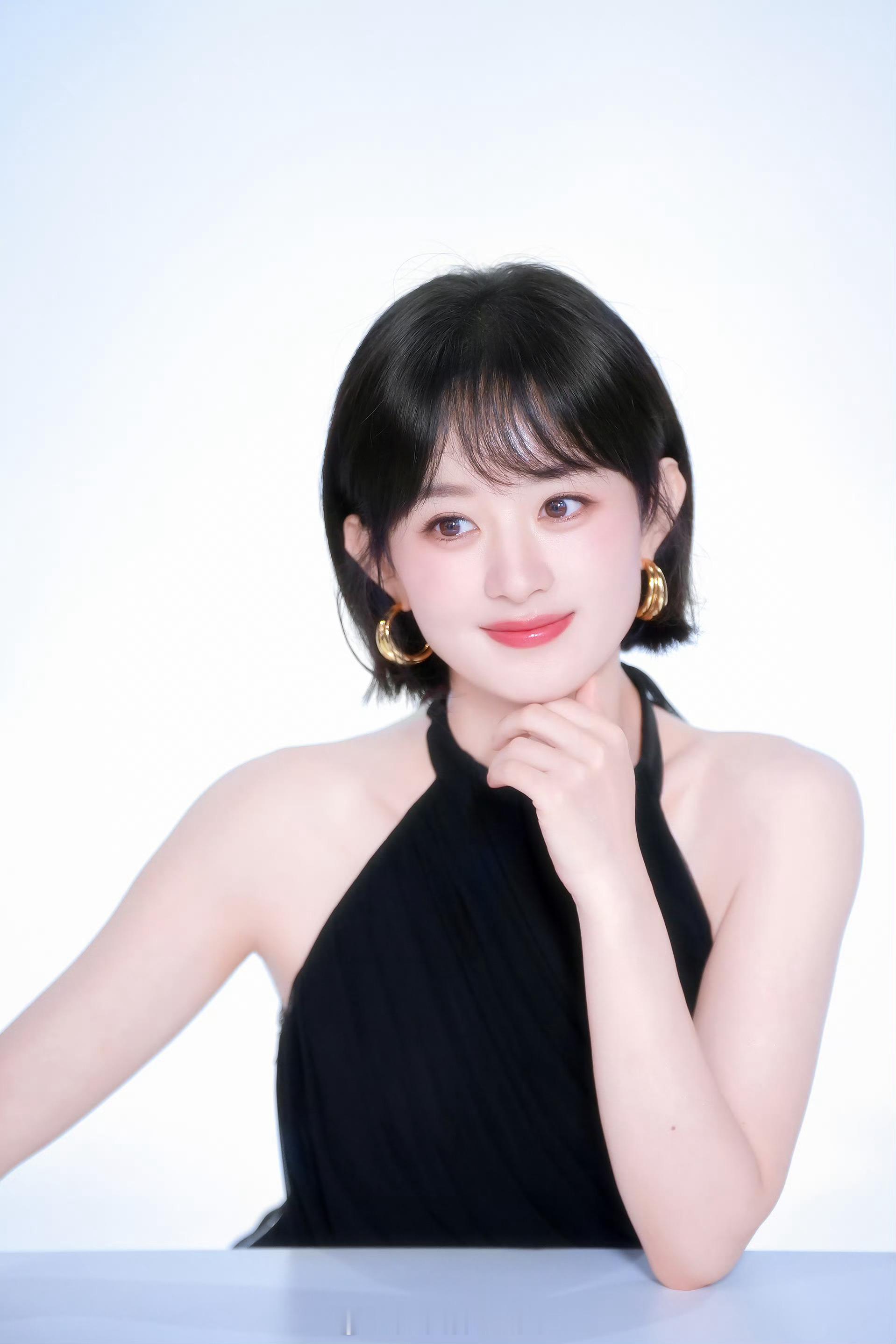 #赵丽颖[超话]# [抱一抱] #赵丽颖瘦到不到一百斤# [抱一抱] [抱一抱] 
                                                                                                 其实赵丽颖现在800多斤 够了吗 可能还是红烧肉吃的太少 [抱一抱] 
                                                ​