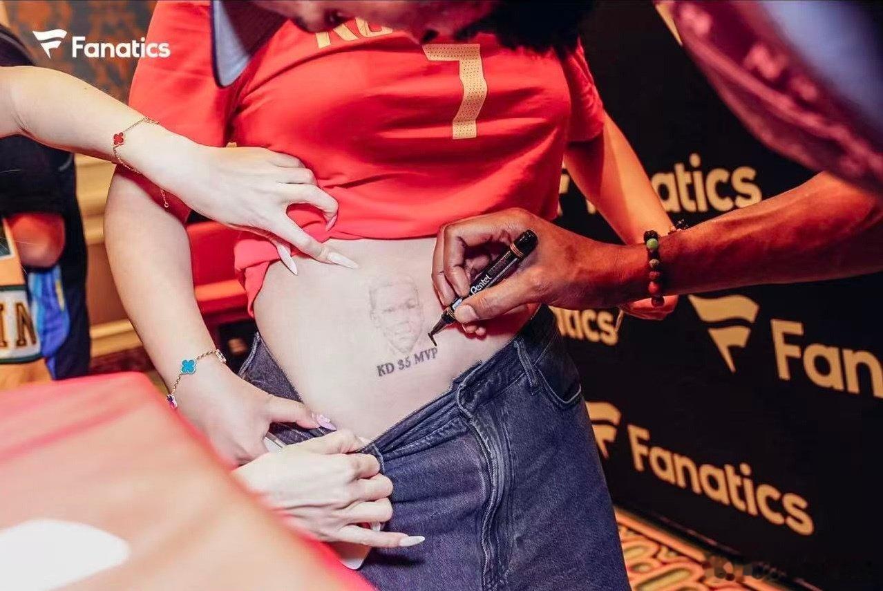 杜兰特真爱女粉。 ​