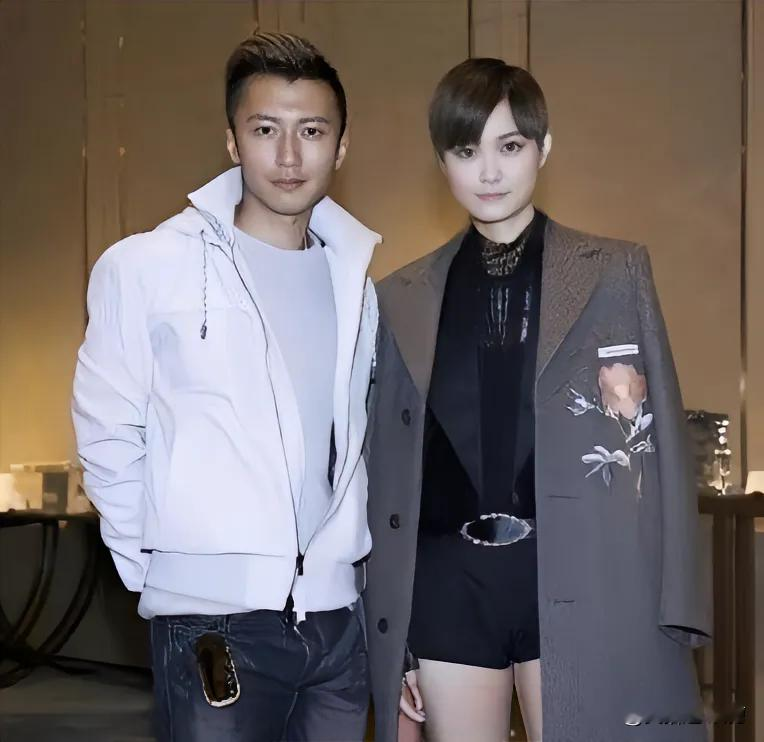 原来，鼓励李宇春突破一贯中性风，尝试多元造型的，是她的音乐挚友谢霆锋