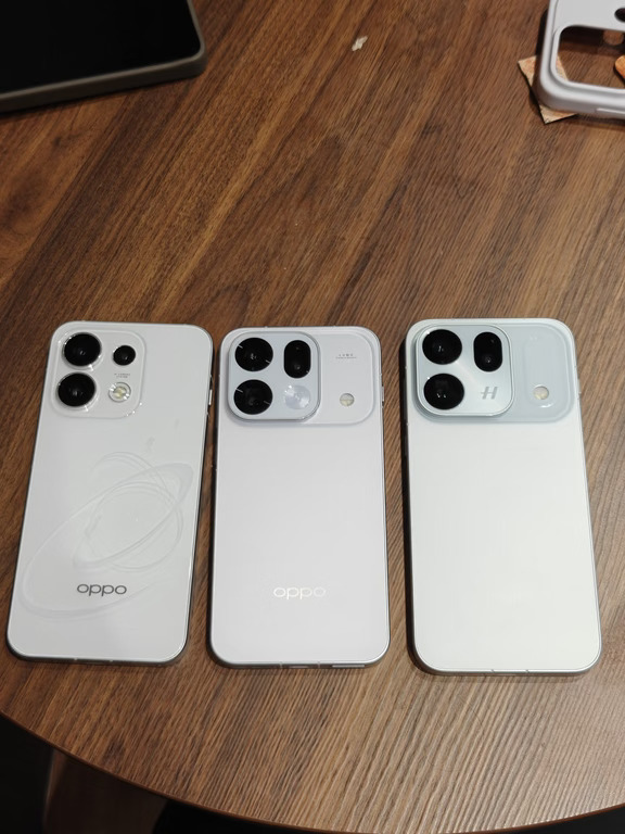 你觉得哪一台oppo的Reno还是Find好看？