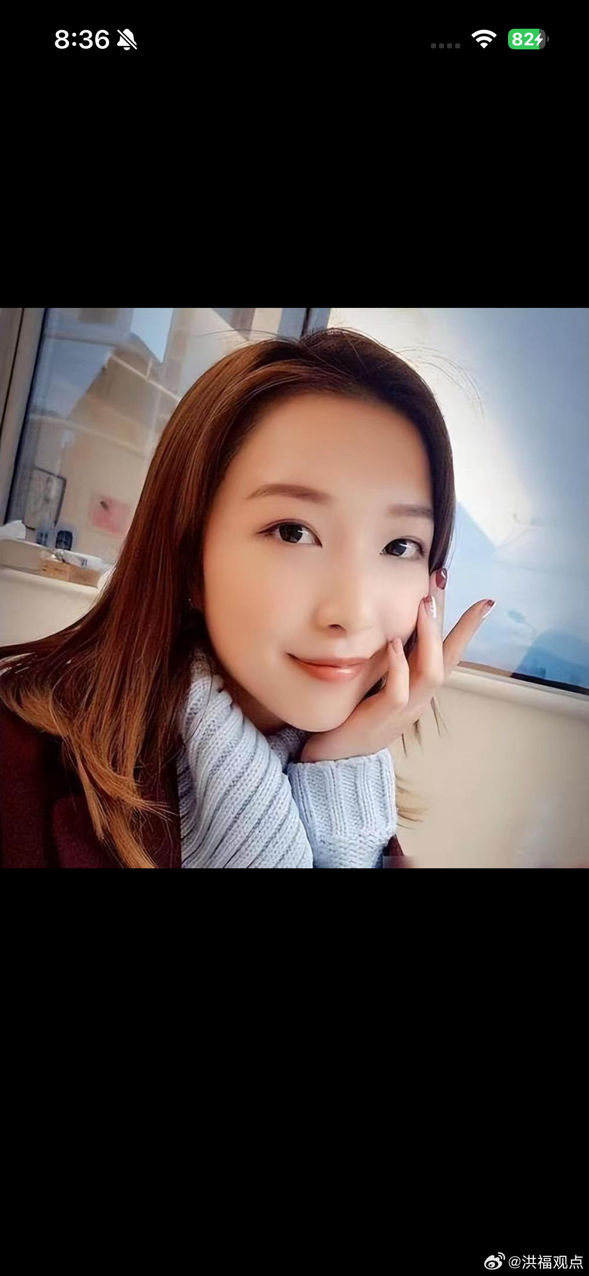 59岁李泽楷身家480亿，女友换了好几个，永远都是年轻的、嫩的。

李泽楷，1966年生人，身为李嘉诚的儿子，快六十岁的人了，没结过婚，感情却从没空窗过。

他现在这位，是34岁的郭嘉文。两人2016年被拍到同游东京，恋情曝光时全港哗然：他年近五十，她才24岁，差着26岁。

郭嘉文是2015年港姐季军，普 ​