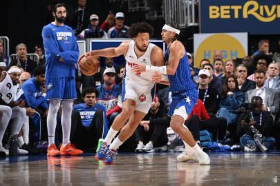 【拒绝黑八！】NBA季后赛首轮G7，东部第一活塞在第二节末段打出高潮拉...