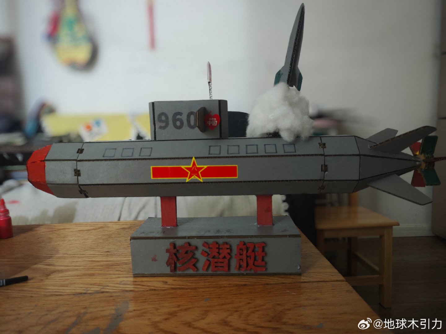 星期一为了早交班PPT干到11点半
星期二为了核潜艇干到12点
星期三为了夜班继续干
力竭了… ​