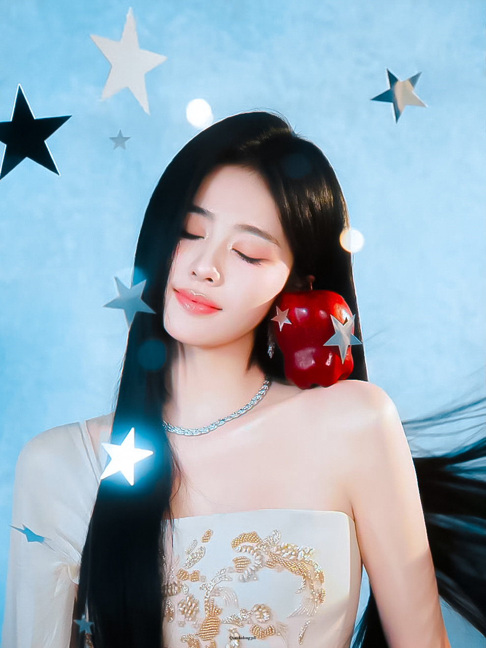 白鹿·藍色的苹果夢

🍎💧💫🍰 ​