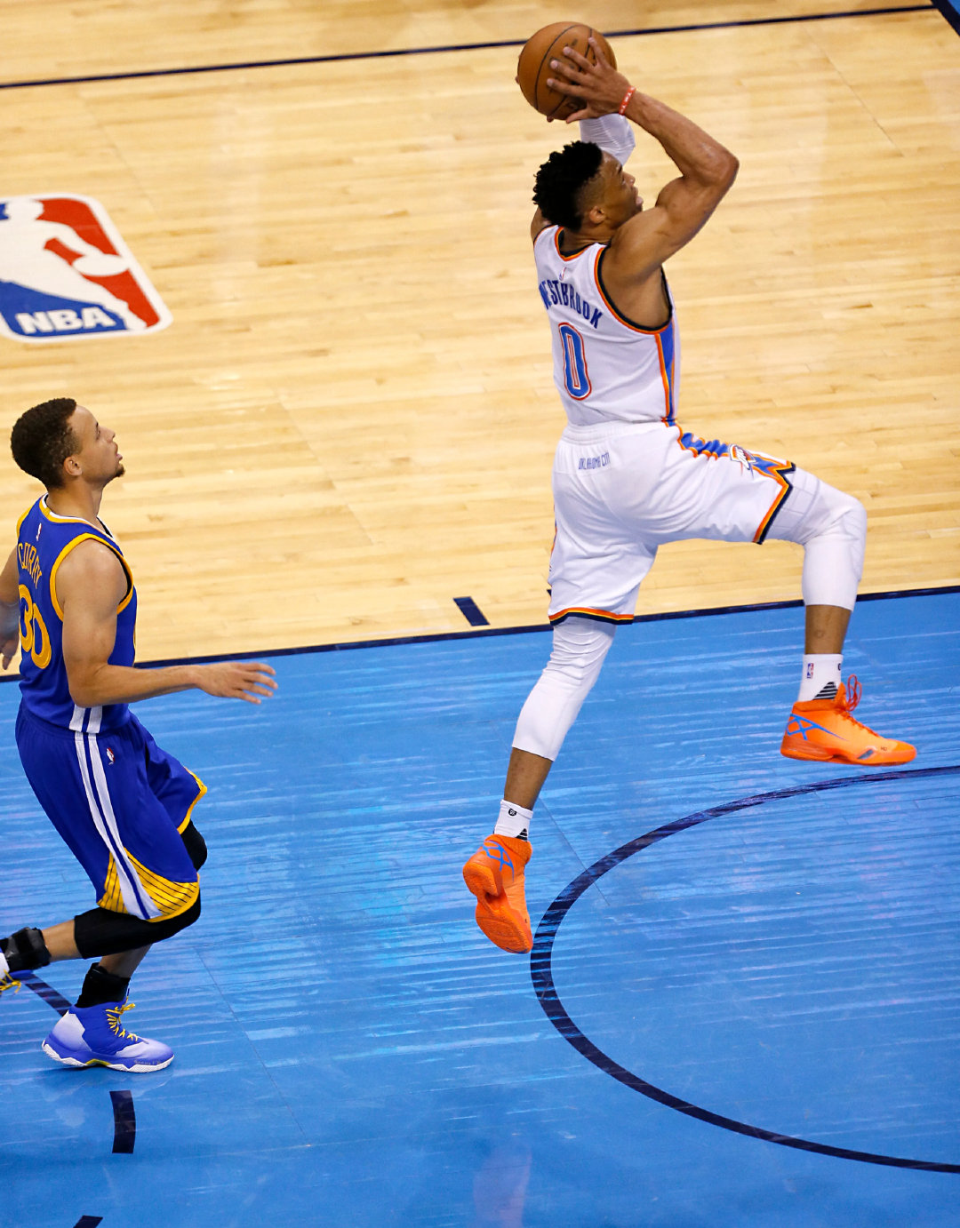 Russell Westbrook & Stephen Curry

#威斯布鲁克##库里##nba# ​